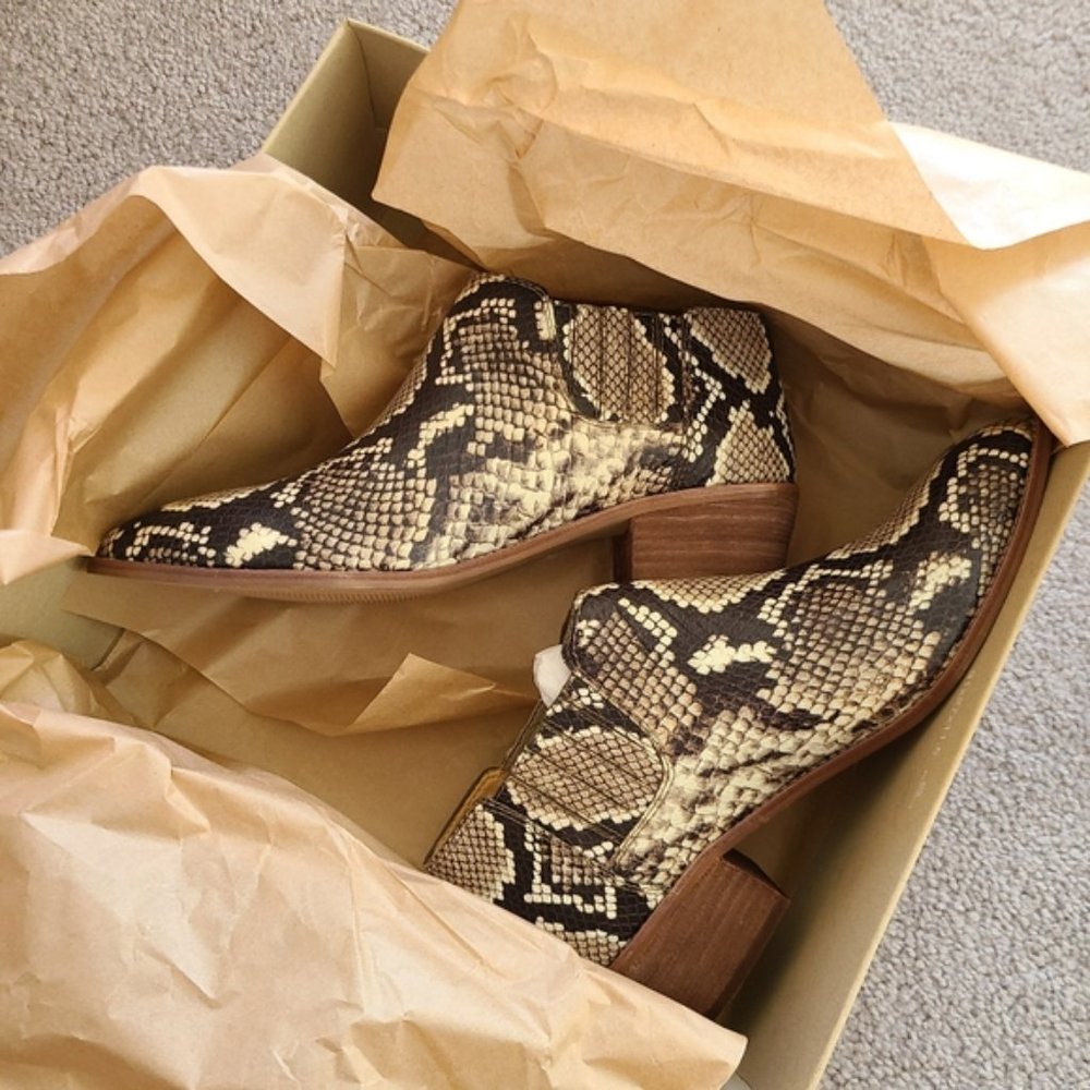 NIB Madewell Sonia Snake Embossed Chelsea Booties Ankle Boots Tan Cream Brown - Picture 2 of 4